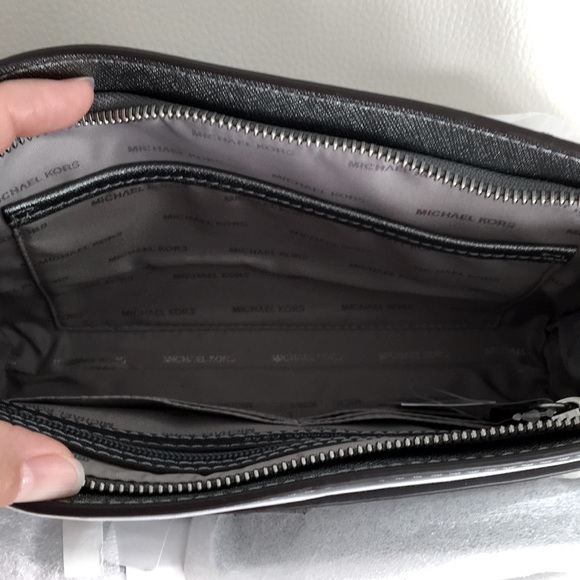 MICHAEL KORS Jet Set Large Crossbody Clutch - Pewter NWT - Picture 7 of 10